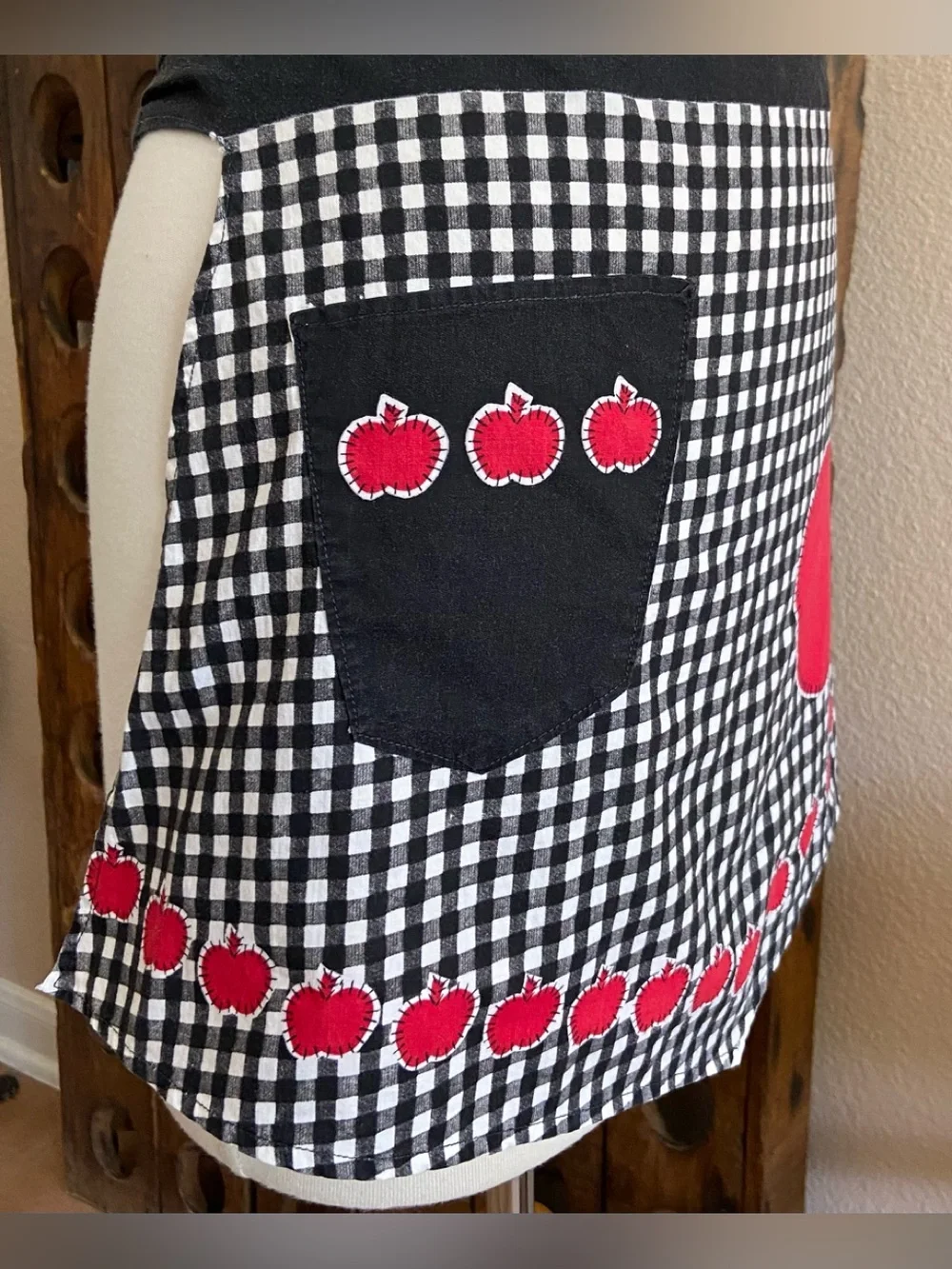 Apron - Vintage - Half/Hostess Style - Red Apples on Black & White Gingham VGVC